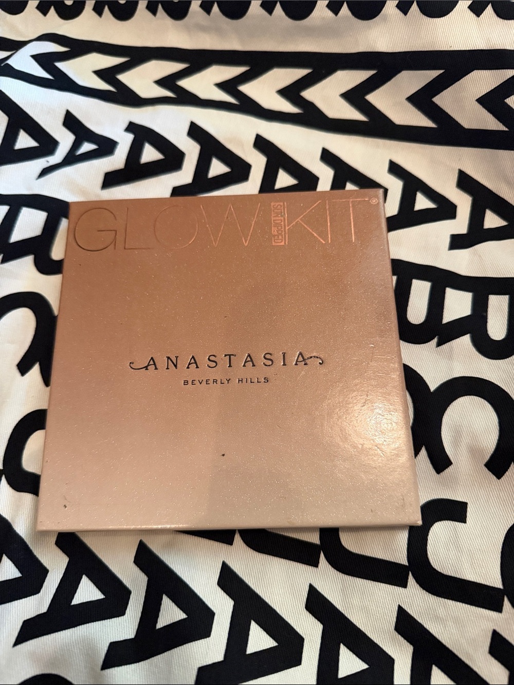 Glow kit bronzer and highlighter Beverly Hills Anastasia.